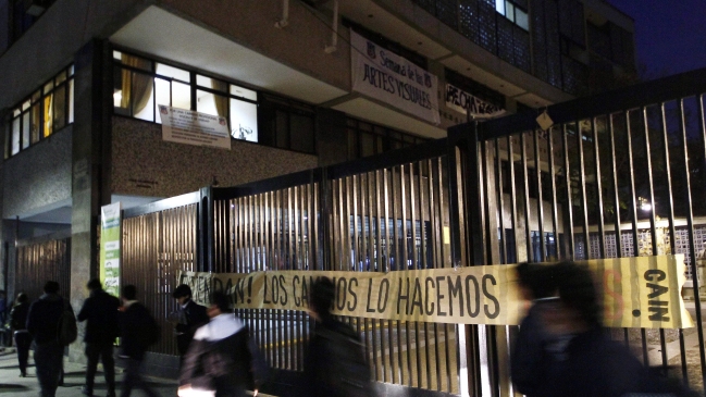 Instituto Nacional amaneció tomado este lunes