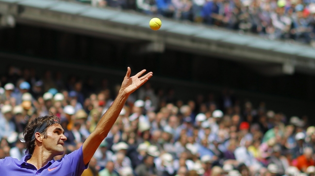 Federer completó con un triunfo su duelo ante Monfils