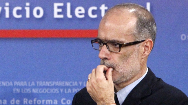 Ministro de Hacienda evitó referirse a renuncia de ex subdirector jurídico del SII