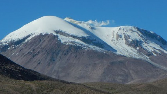 Autoridades hicieron un llamado a la calma ante actividad del volcán Guallatiri