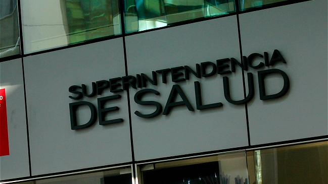 Superintendencia de Salud cifró en 44 mil millones de pesos los excesos en isapres