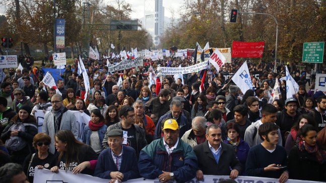 Profesores volvieron a marchar en rechazo al proyecto de carrera docente