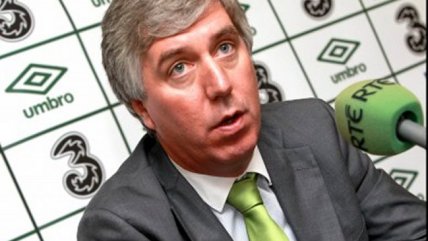 Dirigente irlandés dijo que FIFA los sobornó para no denunciar mano de Henry en 2009