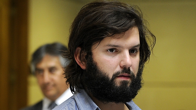 Boric: Me parece inaceptable que Carabineros no se subordine al poder civil