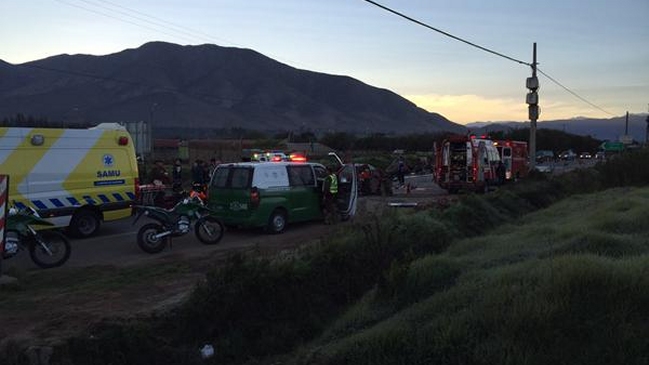Choque entre un automóvil y un tractor dejó tres muertos en Coquimbo