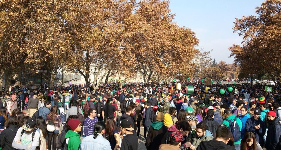 Multitudinaria asistencia a marcha 