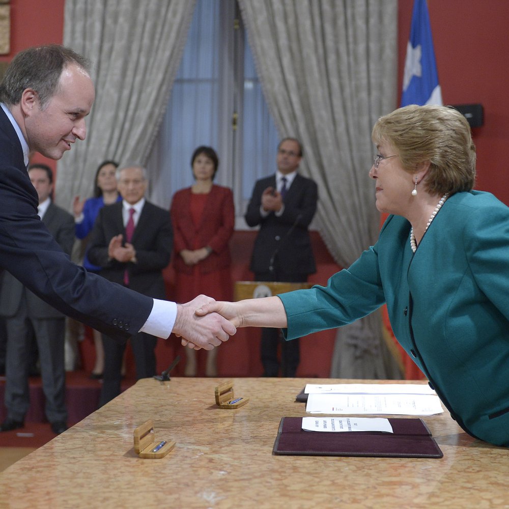 Pepe Auth: Insunza debe decirle a la Presidenta 