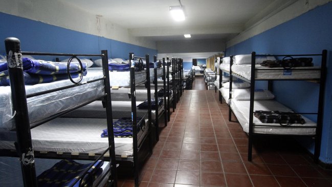 Estadio Víctor Jara abrió sus puertas como albergue