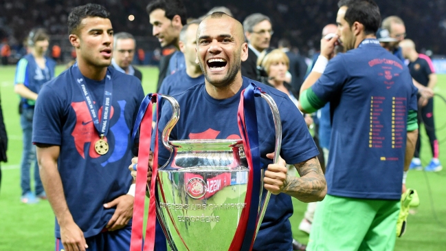 Dani Alves aceptó la oferta de renovación de FC Barcelona