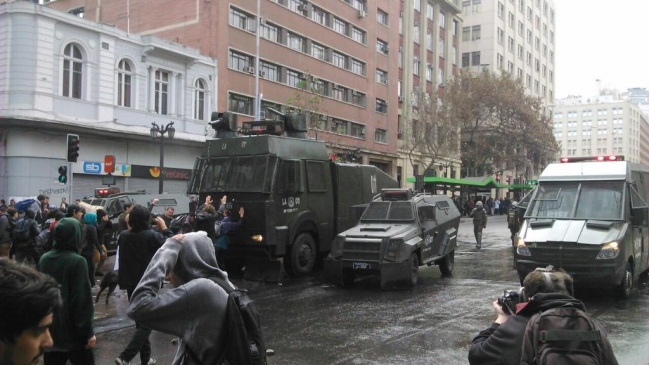 Estudiantes de universidades privadas marchan por Alameda