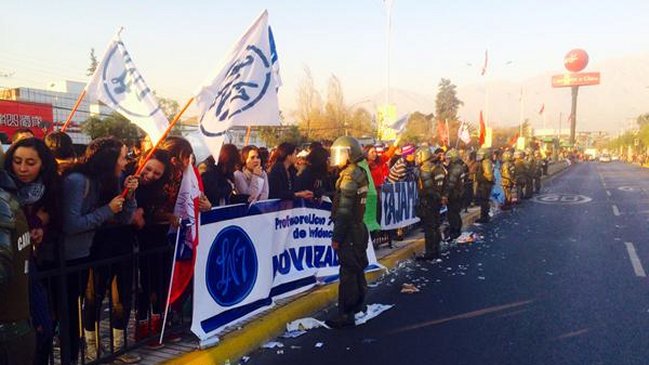 Profesores se manifestaron en las afueras del Estadio Nacional