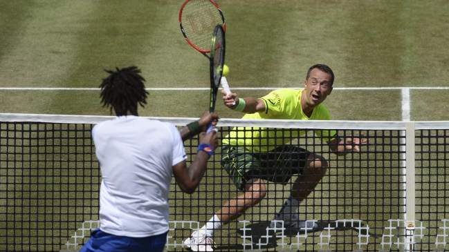 Gael Monfils superó una dura batalla ante Philipp Kohlschreiber en Stuttgart