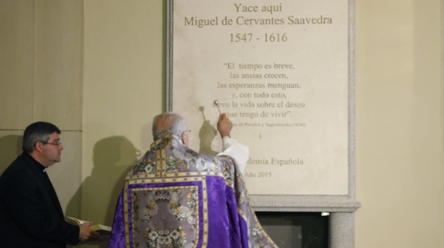 Restos de Cervantes descansan ya en su nuevo monumento en las Trinitarias