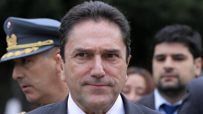 Gobierno anunció fin de medallas alusivas al golpe en las Fuerzas Armadas