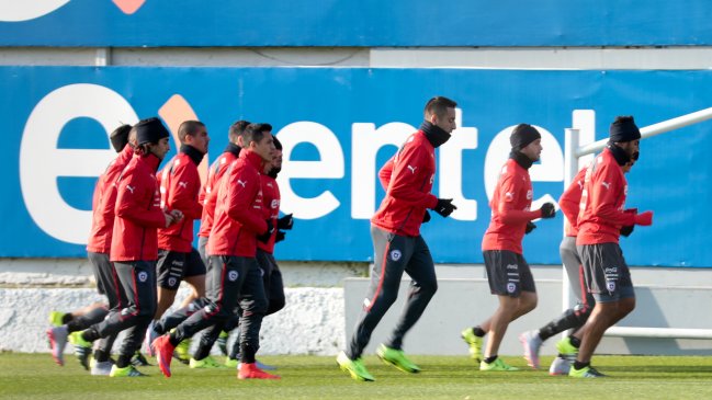 Chile ensayó con balón detenido y táctica fija este domingo en 