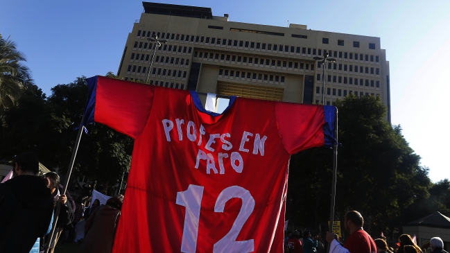 Encuesta Cooperativa: Seis de cada 10 personas apoyan paro de profesores