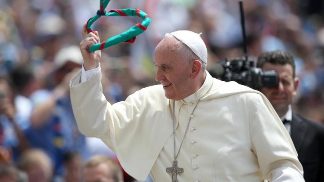 Papa llamó a la responsabilidad ante un planeta que 