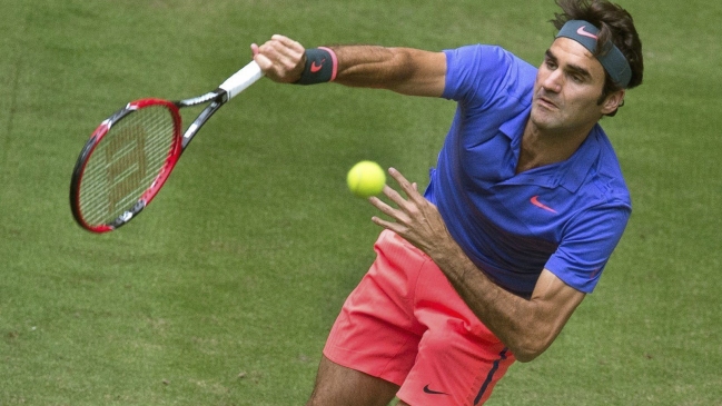 Roger Federer avanzó con firmeza a cuartos de final en Halle