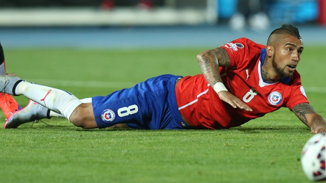 Arturo Vidal está aquejado por dolores que ponen en duda titularidad ante Bolivia