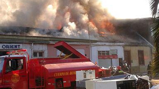 Papudo: Incendio afectó a 15 locales comerciales y cuatro viviendas