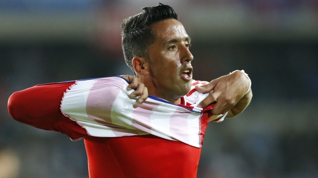 Lucas Barrios: Nadie de Colo Colo me ha llamado para volver