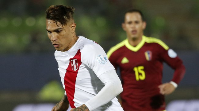 Arbitro borró amarilla a Guerrero y podrá jugar con Colombia