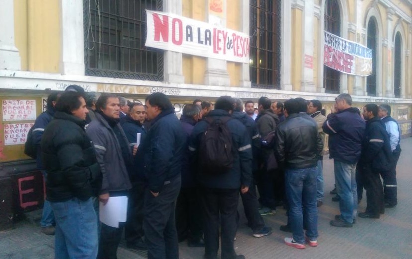 Choferes de Express votaron por mantener y radicalizar huelga