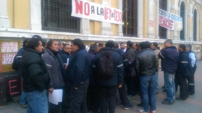 Choferes de Express votaron por mantener y radicalizar huelga