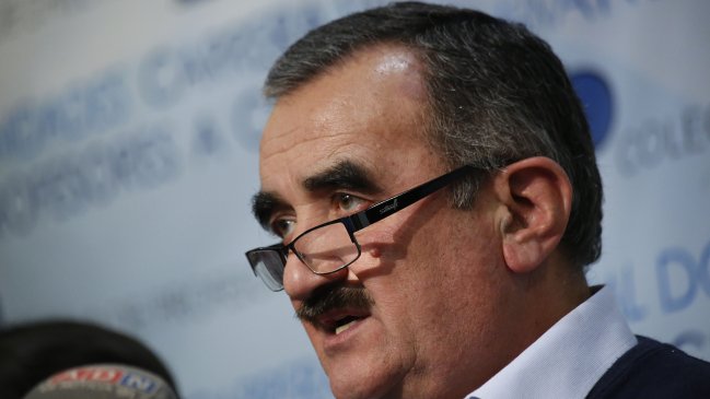 Gajardo se abre a deponer paro previo documento firmado por Gobierno