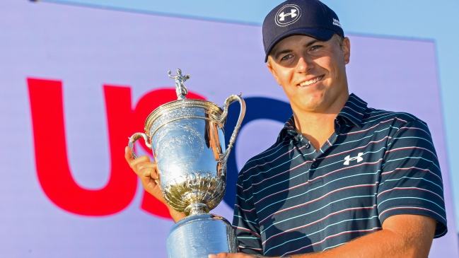 El joven Jordan Spieth se alzó con el trofeo del US Open