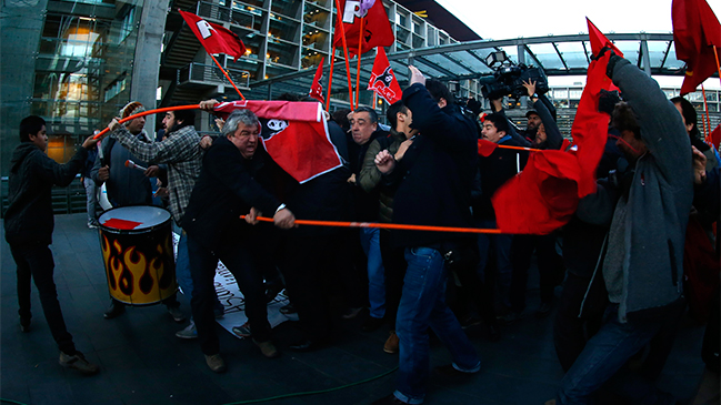 Caso Penta: UDI emplazó al Partido Comunista por disturbios en Centro de Justicia