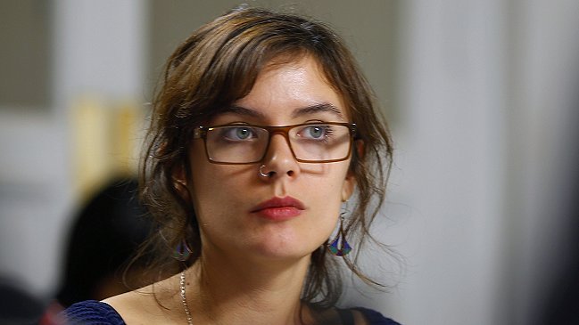 Camila Vallejo amenaza con 