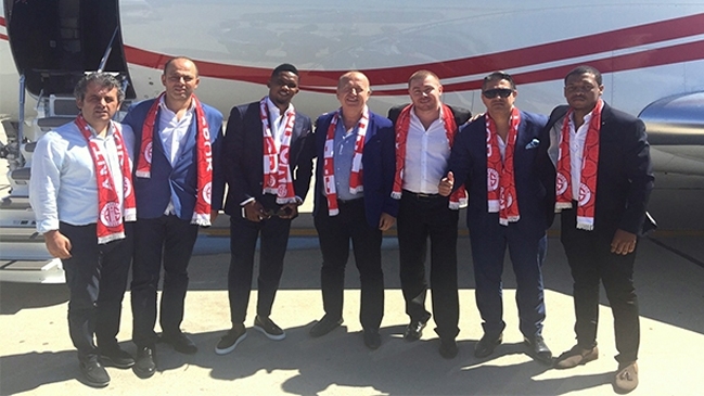 Samuel Eto'o fichó por Antalyaspor de Turquía