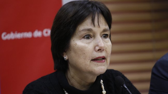 Ministra de Salud: El Colegio Médico 