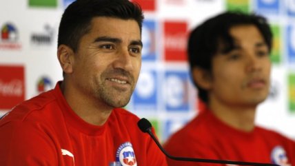   Matías Fernández y David Pizarro adelantaron el duelo frente a Perú 