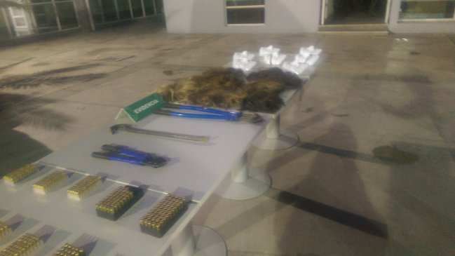 Carabineros incautó máscaras y gran cantidad de armamento en Puente Alto
