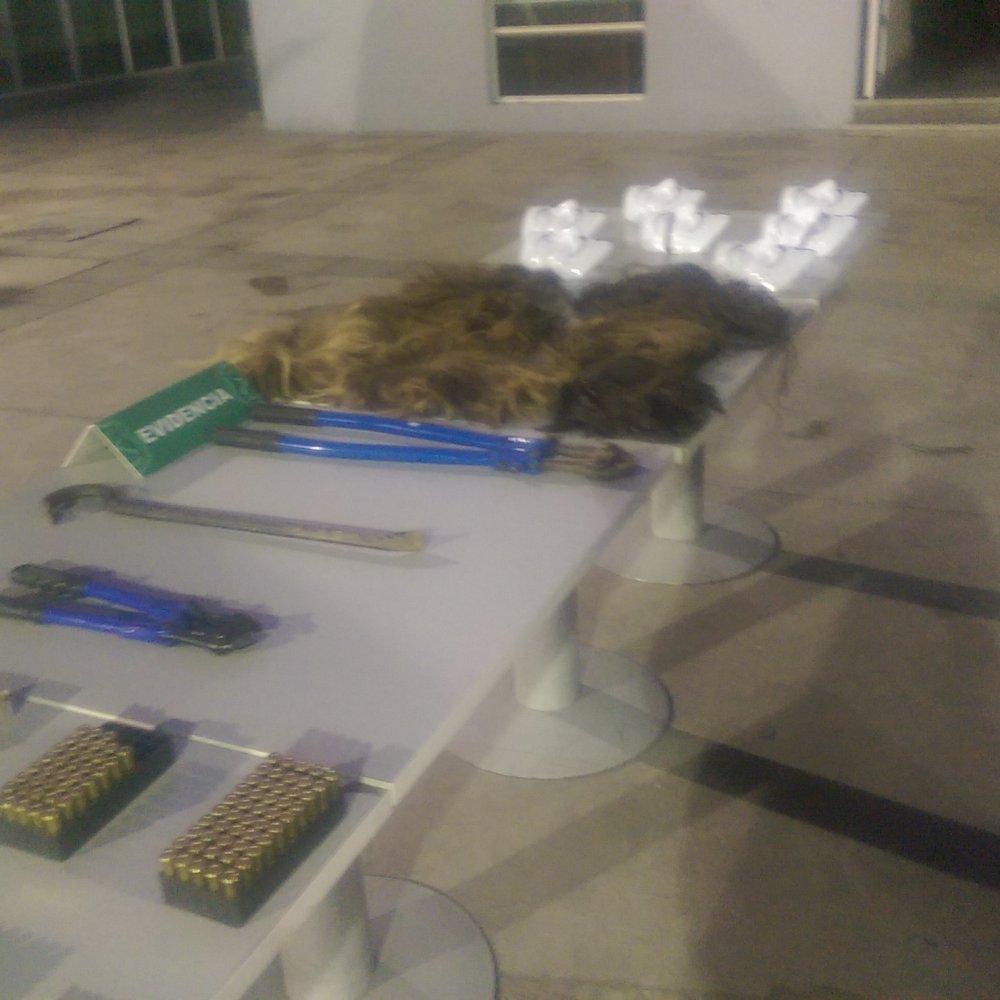 Carabineros incautó máscaras y gran cantidad de armamento en Puente Alto