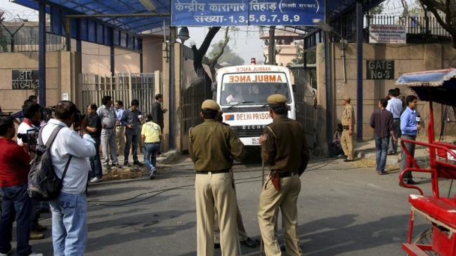 Dos presos escaparon de la prisión más segura de Nueva Delhi cavando un túnel