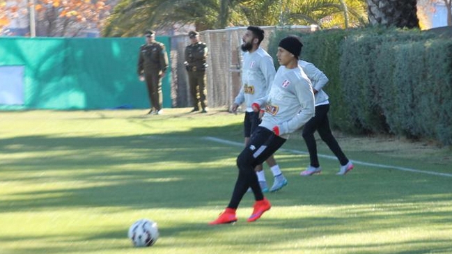 Perú practicó lanzamientos penales en la previa del choque ante Chile