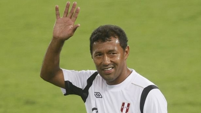 Roberto Palacios: Me encantaría retroceder el tiempo y jugar hoy ante Chile