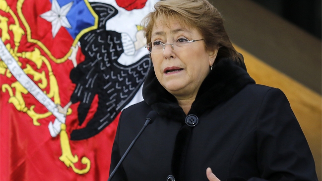 Falla en avión retrasa viaje de Presidenta Bachelet a Perú