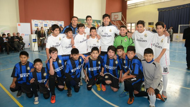 Zamorano y Zanetti dieron puntapié inicial a la edición 14 de la Copa Chilectra