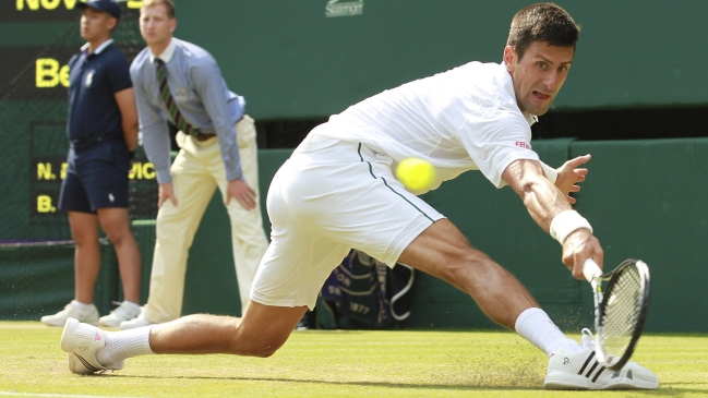 Novak Djokovic se instaló en octavos de Wimbledon con triunfo sobre Tomic