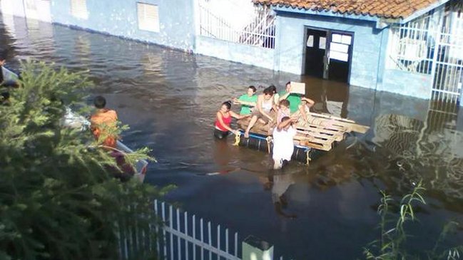 Desbordamiento de ríos en oeste de Venezuela deja más de 40.000 afectados