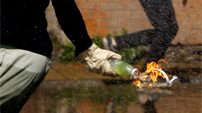 Decretan prisión preventiva para detenido que tenía bomba molotov antes de marcha estudiantil