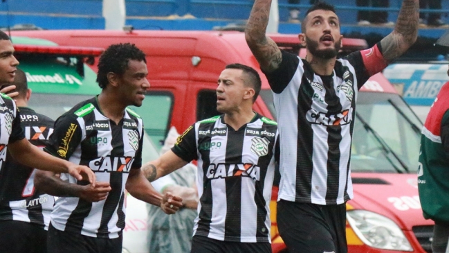 Figueirense y Roberto Cereceda festejaron agónico triunfo por el Brasileirao