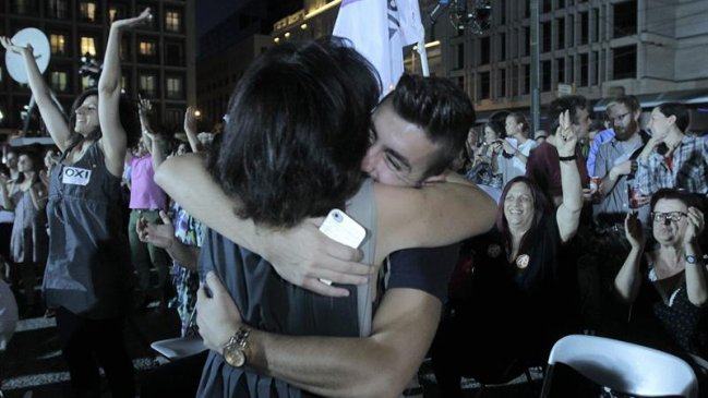 Griegos rechazaron propuesta de pago a acreedores por categórica mayoría