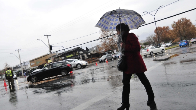 Meteorología pronosticó precipitaciones débiles para esta noche en Santiago