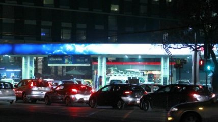   Automovilistas llenan sus estanques ante movilización de camioneros de Copec 