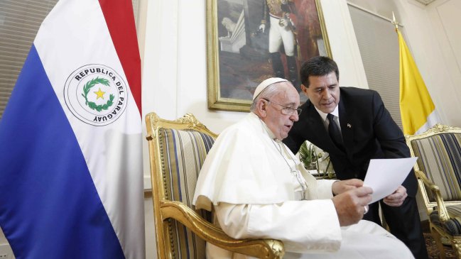 El papa Francisco tuvo un multitudinario recibimiento en la capital católica de Paraguay